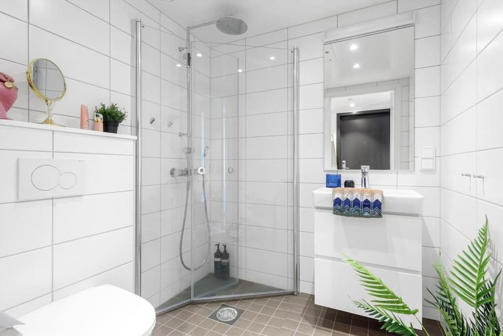 Scandpoint Apartment Fornebu Near Sea Front With Outdoor Walk! Stabekk 外观 照片