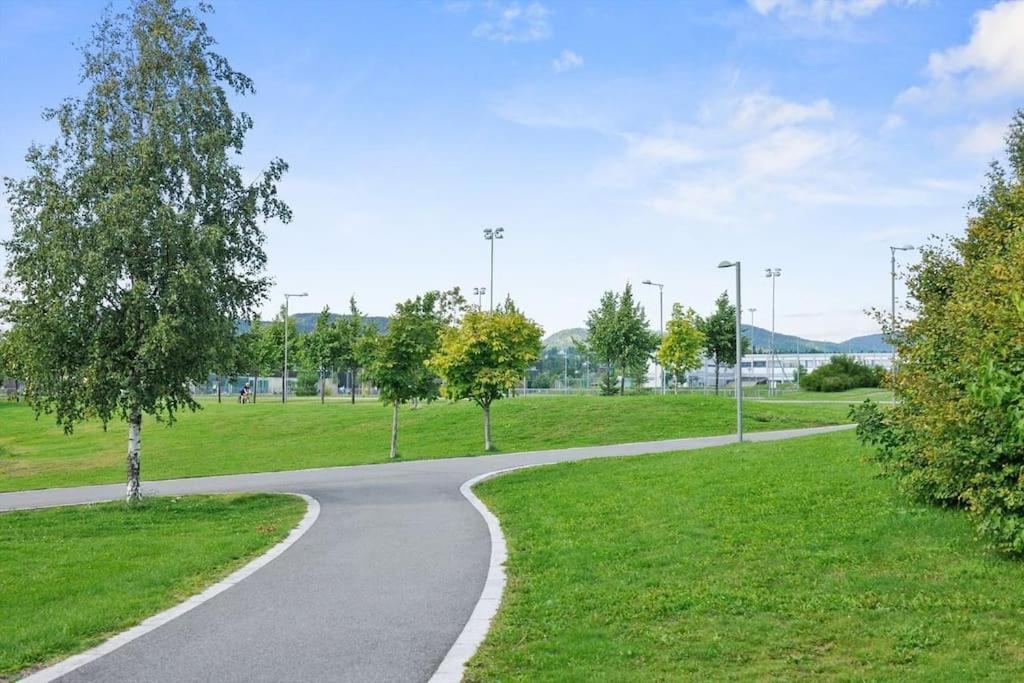 Scandpoint Apartment Fornebu Near Sea Front With Outdoor Walk! Stabekk 外观 照片